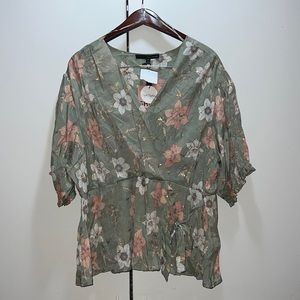 🌸Flowery blouse,elastic on the back and sleeves,perfect for spring and summer.